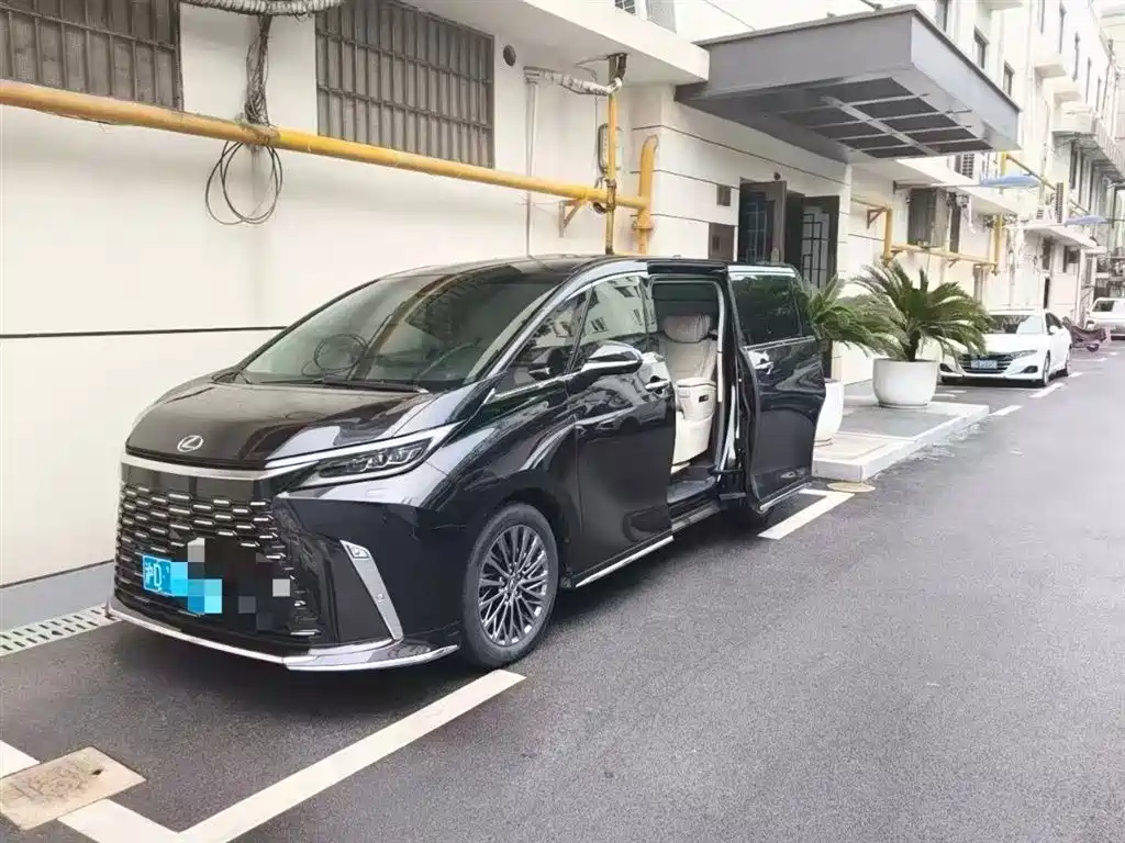 Lexus LM 2023 500h 6-Seater Prestige Edition
