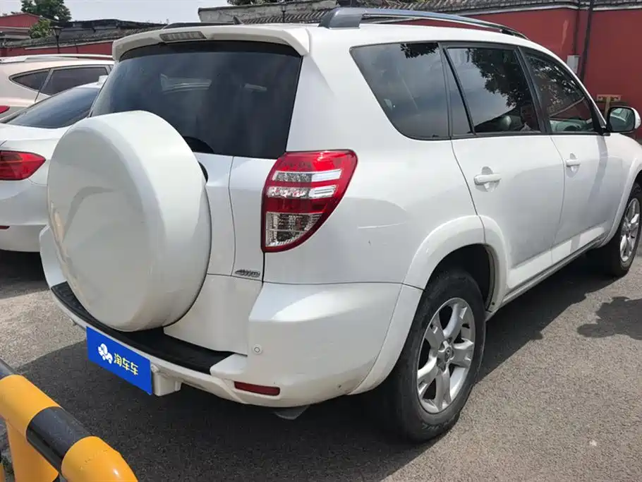 Toyota RAV4 Rongfang 2011 2.4L Automatic 4WD Luxury Edition фото 3