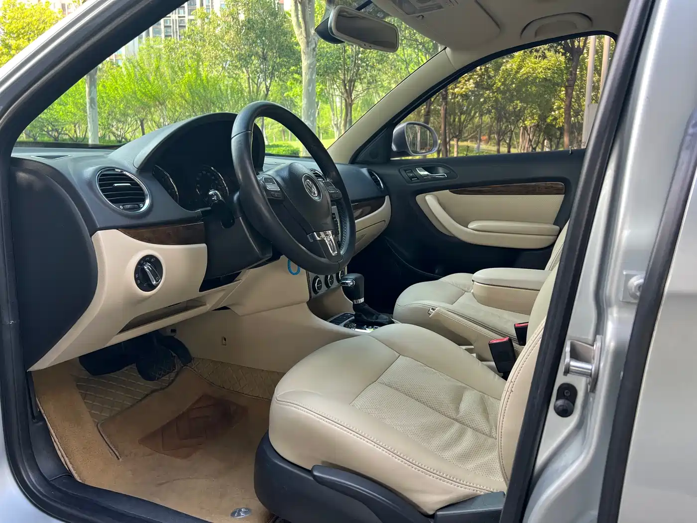 Volkswagen Lavida 2011 1.6L Automatic Pinxuan Edition фото 7