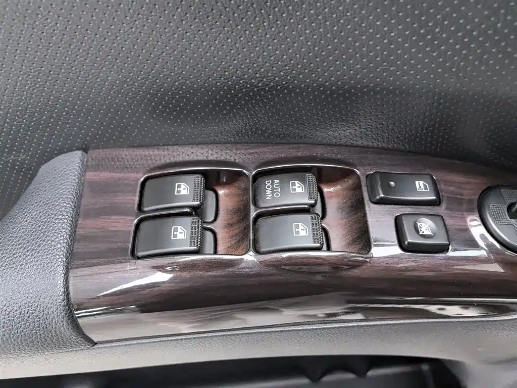Kia Sportage 2012 2.0L Automatic 2WD GLS фото 9