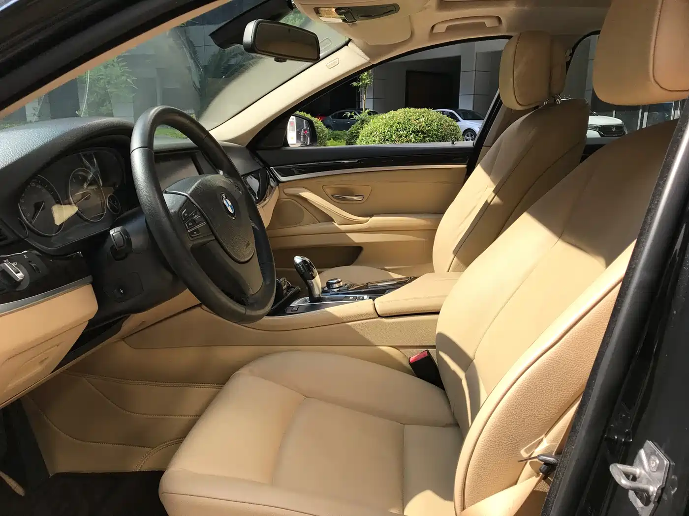 BMW 5 Series 2012 523Li Luxury фото 10