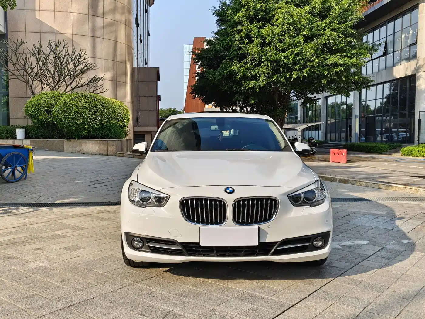 BMW 5 Series GT 2014 535i Leading фото 2