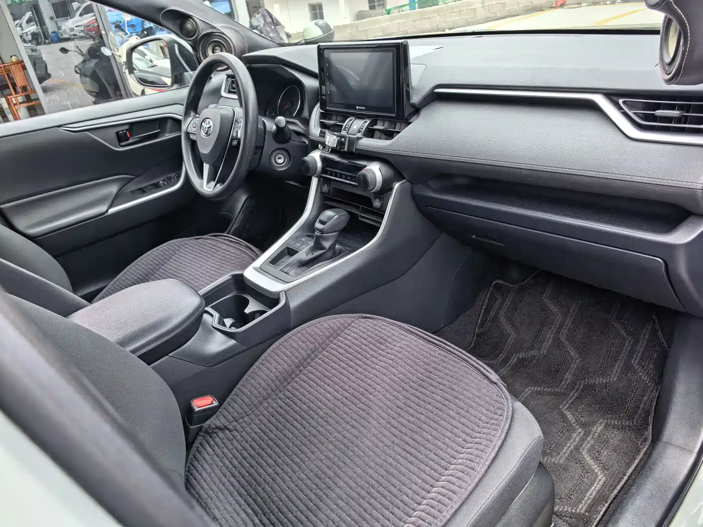 Toyota RAV4 Rongfang 2021 2.0L CVT 2WD Urban фото 6