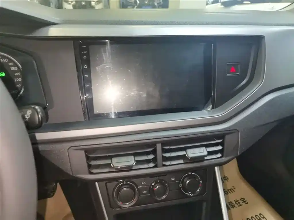 Volkswagen Polo 2019 Plus 1.5L Automatic Panorama Enjoyment Edition фото 13