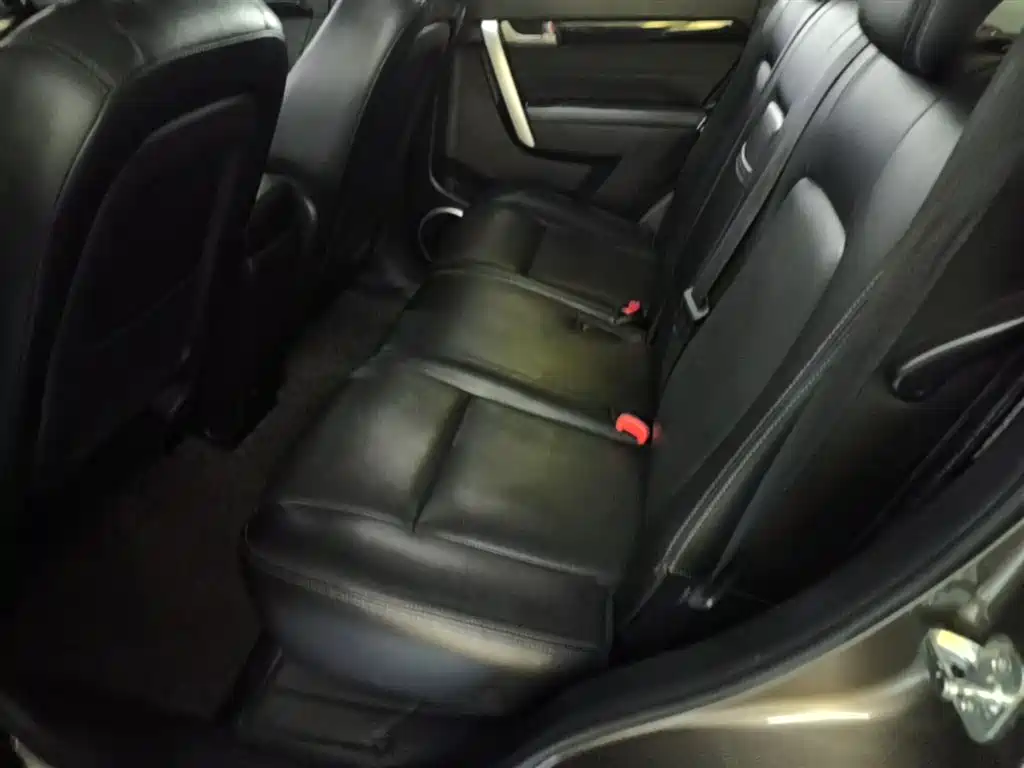 Chevrolet Captiva 2015 2.4L 2WD Urban Edition 7-seater фото 17