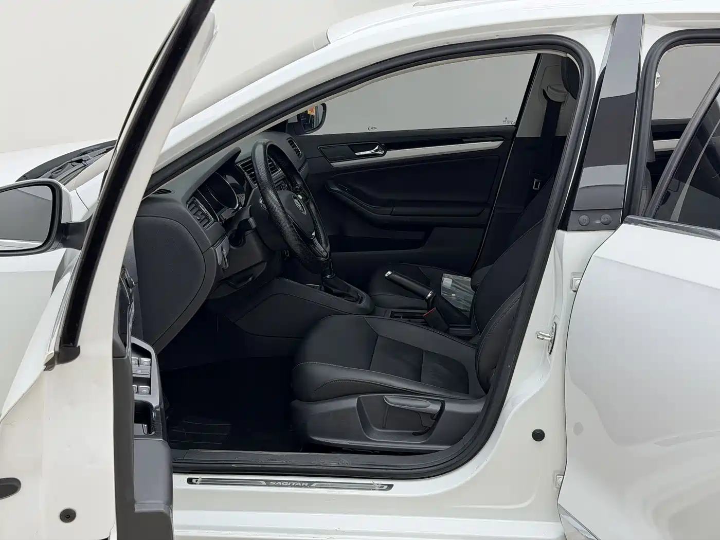 Volkswagen Sagitar 2018 1.6L Automatic Comfort фото 5