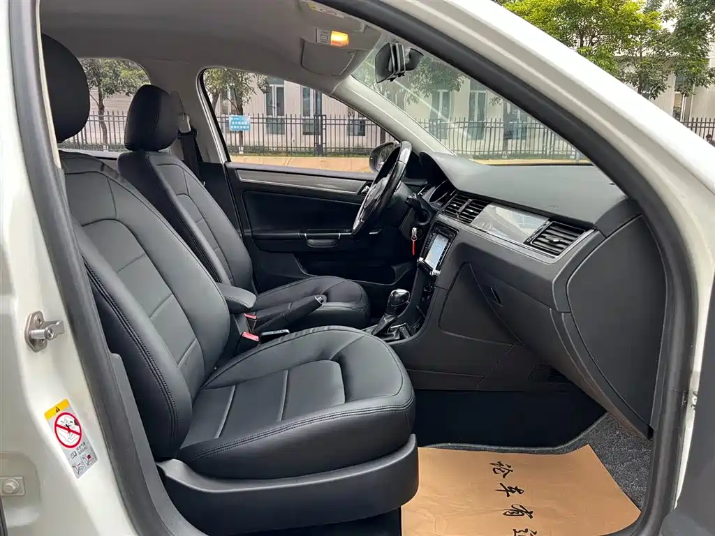 Volkswagen Bora 2015 Quality Edition 1.6L Automatic Fashion фото 21