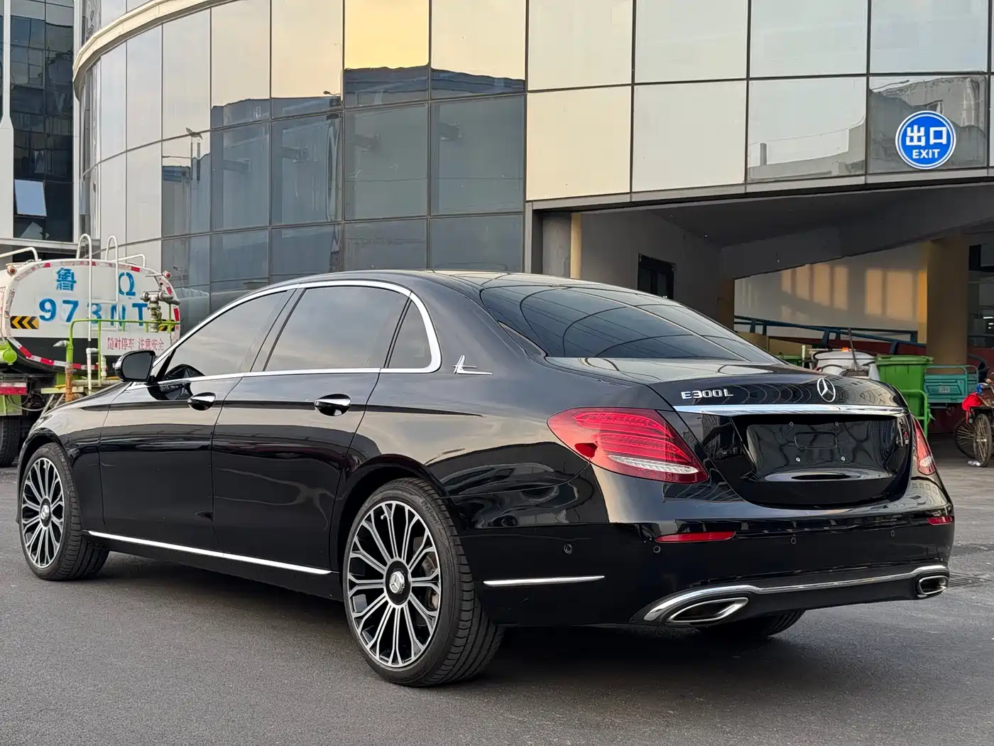 Mercedes-Benz E-Class 2019 E 300 L Fashion фото 6