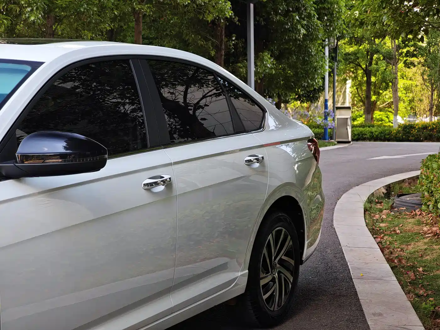 Volkswagen Lavida 2023 200TSI DSG Starlight Comfort Edition фото 7