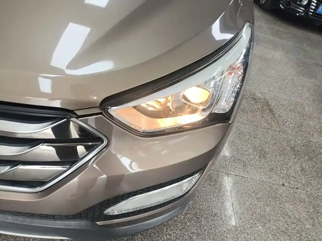 Фото 24 - Hyundai Santa Fe
