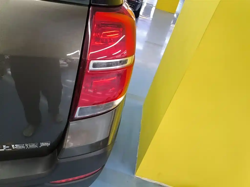 Chevrolet Captiva 2015 2.4L 2WD Urban Edition 7-seater фото 8