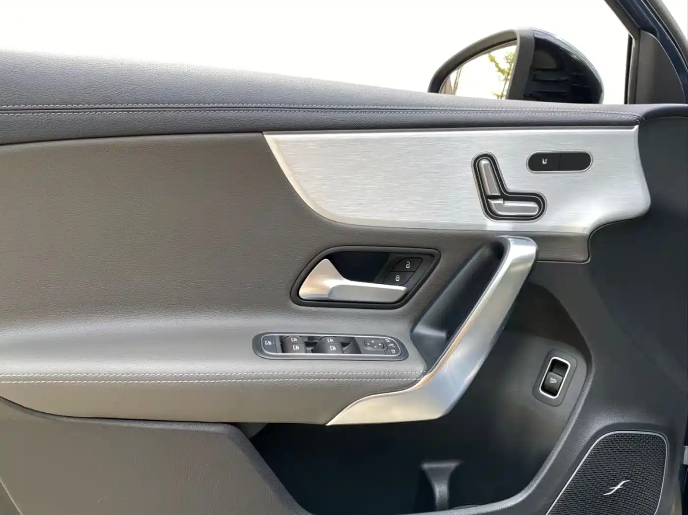 Mercedes-Benz A-Class AMG 2019 AMG A 35 L 4MATIC Pioneer Special Edition фото 18