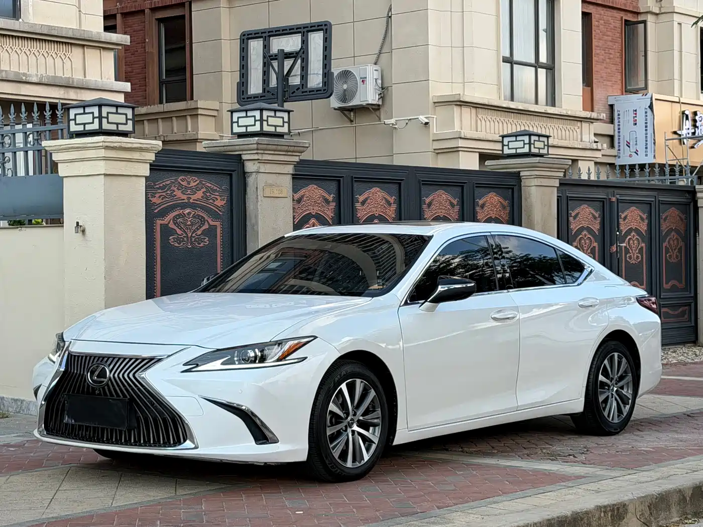 Lexus ES 2018 200 Excellence Edition (China VI)