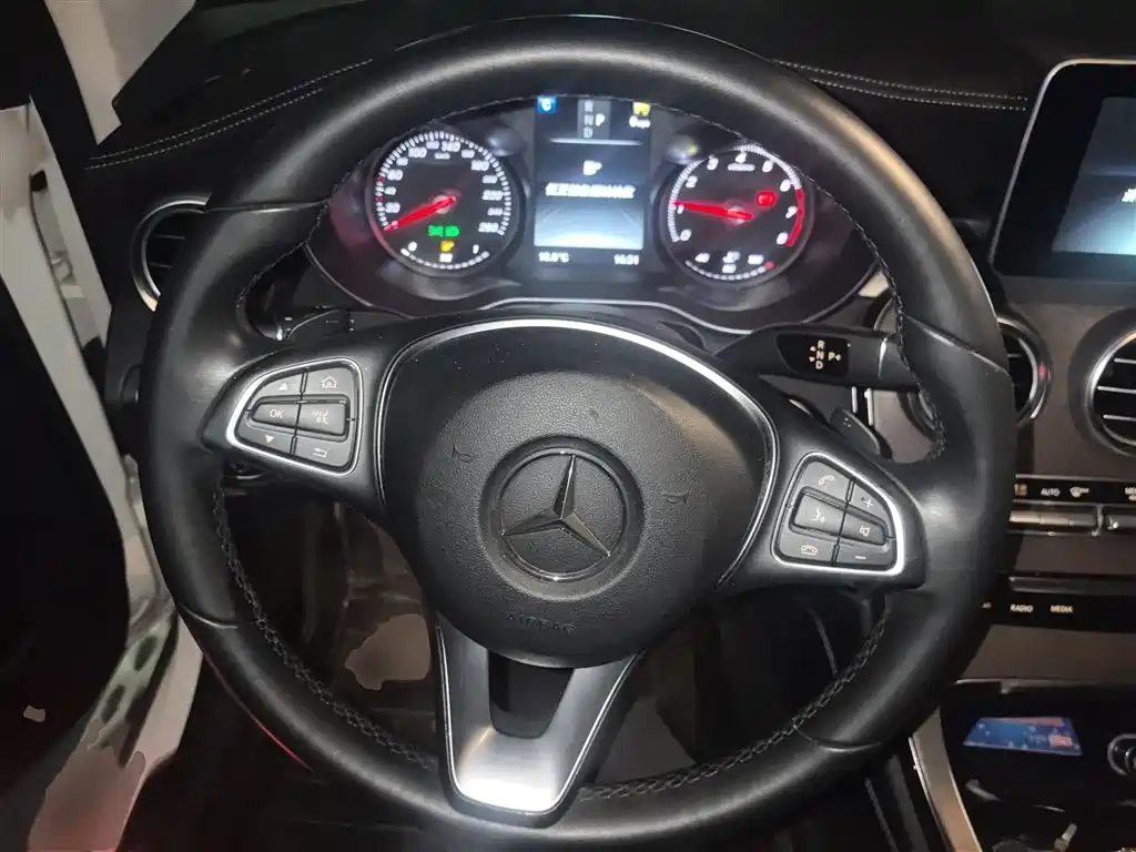 Mercedes-Benz GLC 2016 GLC 300 4MATIC Dynamic фото 3
