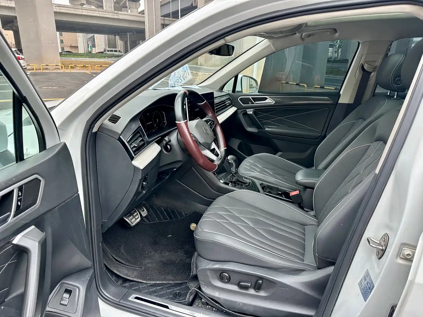 Volkswagen Tiguan L 2023 330TSI Auto 2WD R-Line Premium Edition фото 6