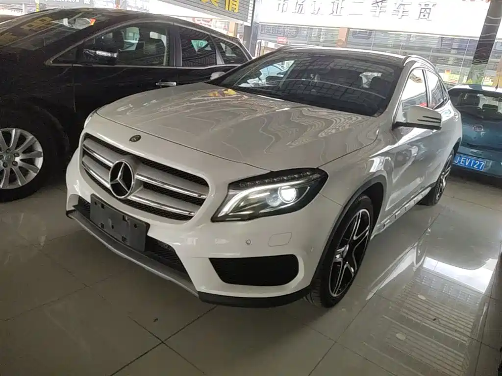 Mercedes-Benz GLA 2016 GLA 200 Fashion фото 2