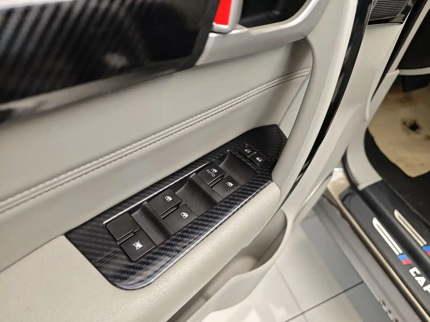 Chevrolet Captiva 2017 2.4L 2WD Urban Edition 5-Seater фото 9