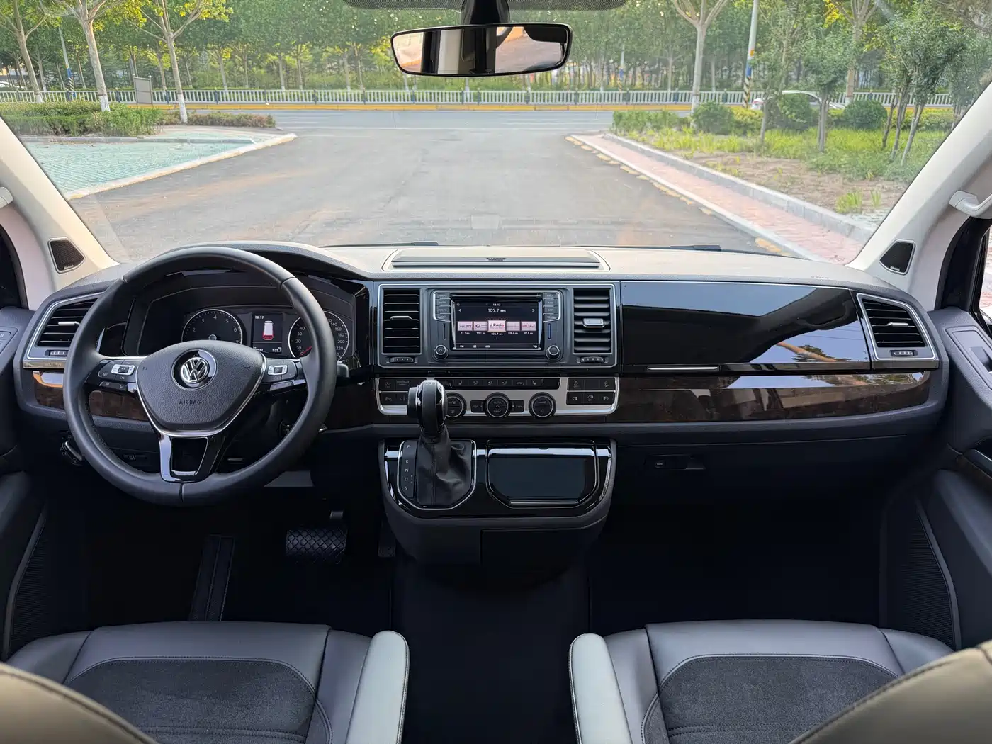 Volkswagen Multivan 2019 2.0TSI 4WD Premium 7-seater фото 7