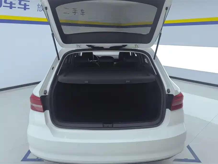 Volkswagen Lavida 2018 Hatchback 200TSI DSG Comfort Edition China V фото 4