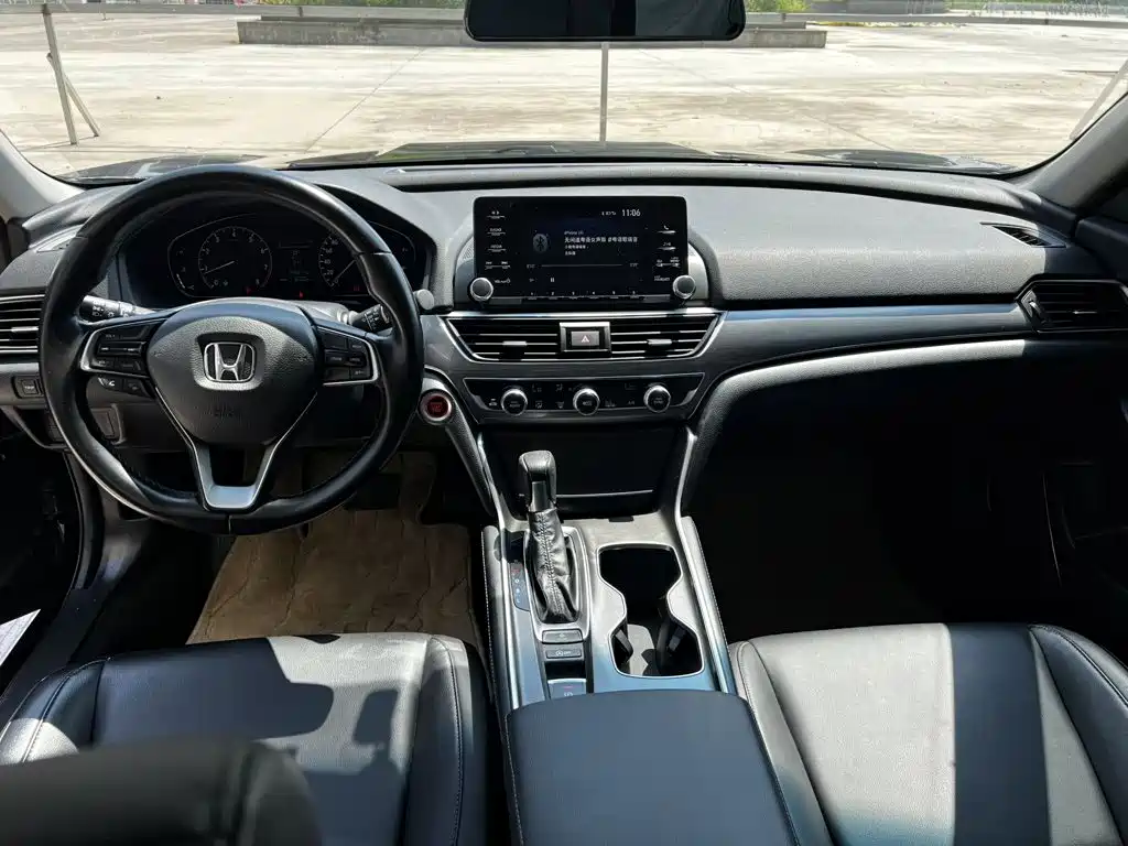 Фото 6 - Honda Accord