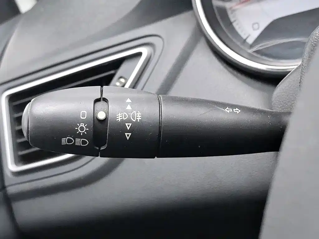Peugeot 308 2014 2014 Model Joy Edition Classic 1.6L Automatic Superior Style