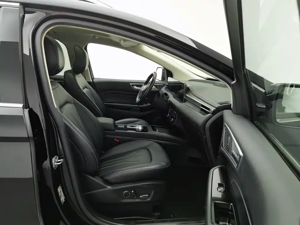 Фото 23 - Ford Edge