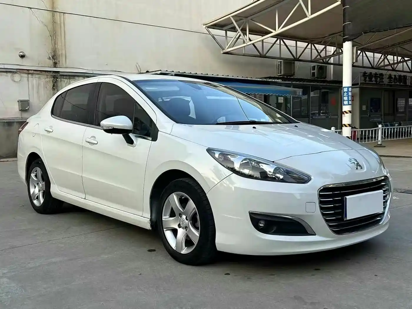 Peugeot 308 2013 Model 1.6L Automatic Superior Style фото 3