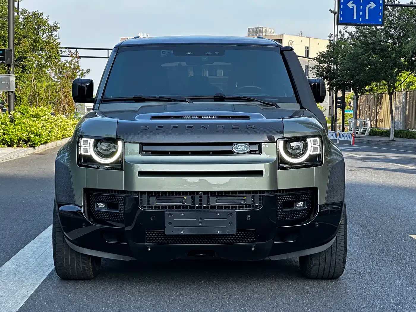 Land Rover Defender 2023 Facelift 110 3.0T P400 X-DYNAMIC HSE фото 3