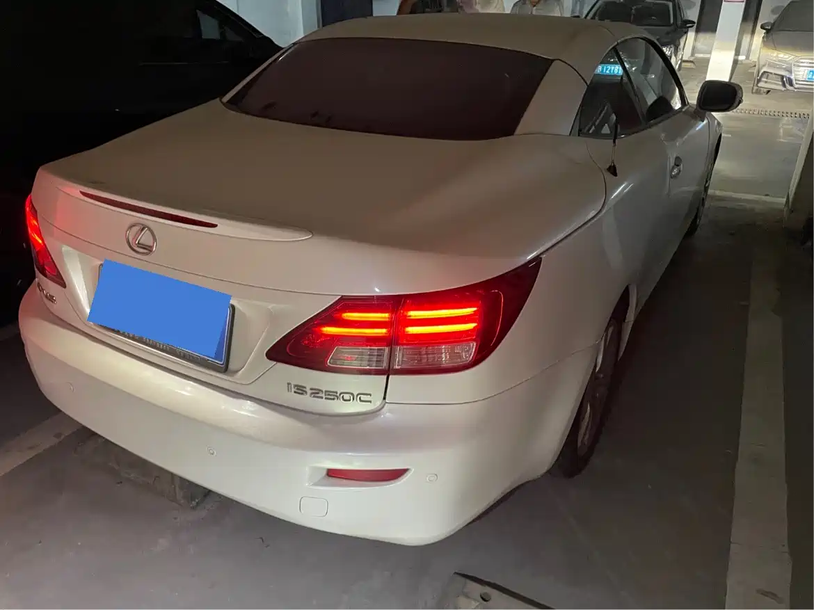 Lexus IS 2011 250C фото 8