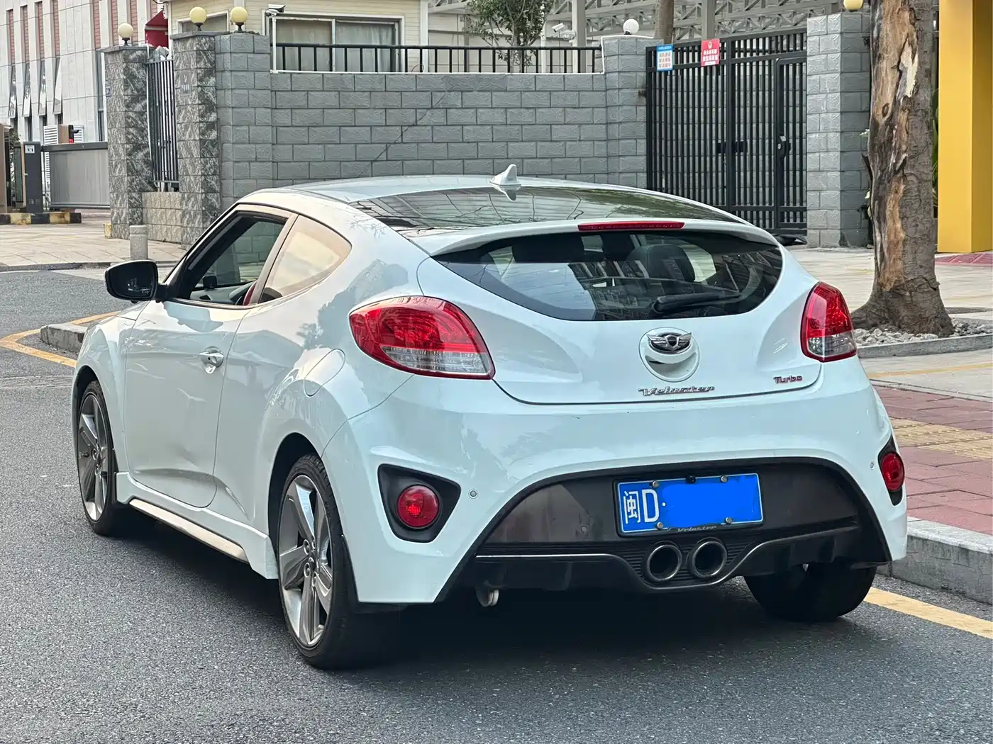 Hyundai Veloster 2012 1.6T Automatic Luxury фото 3