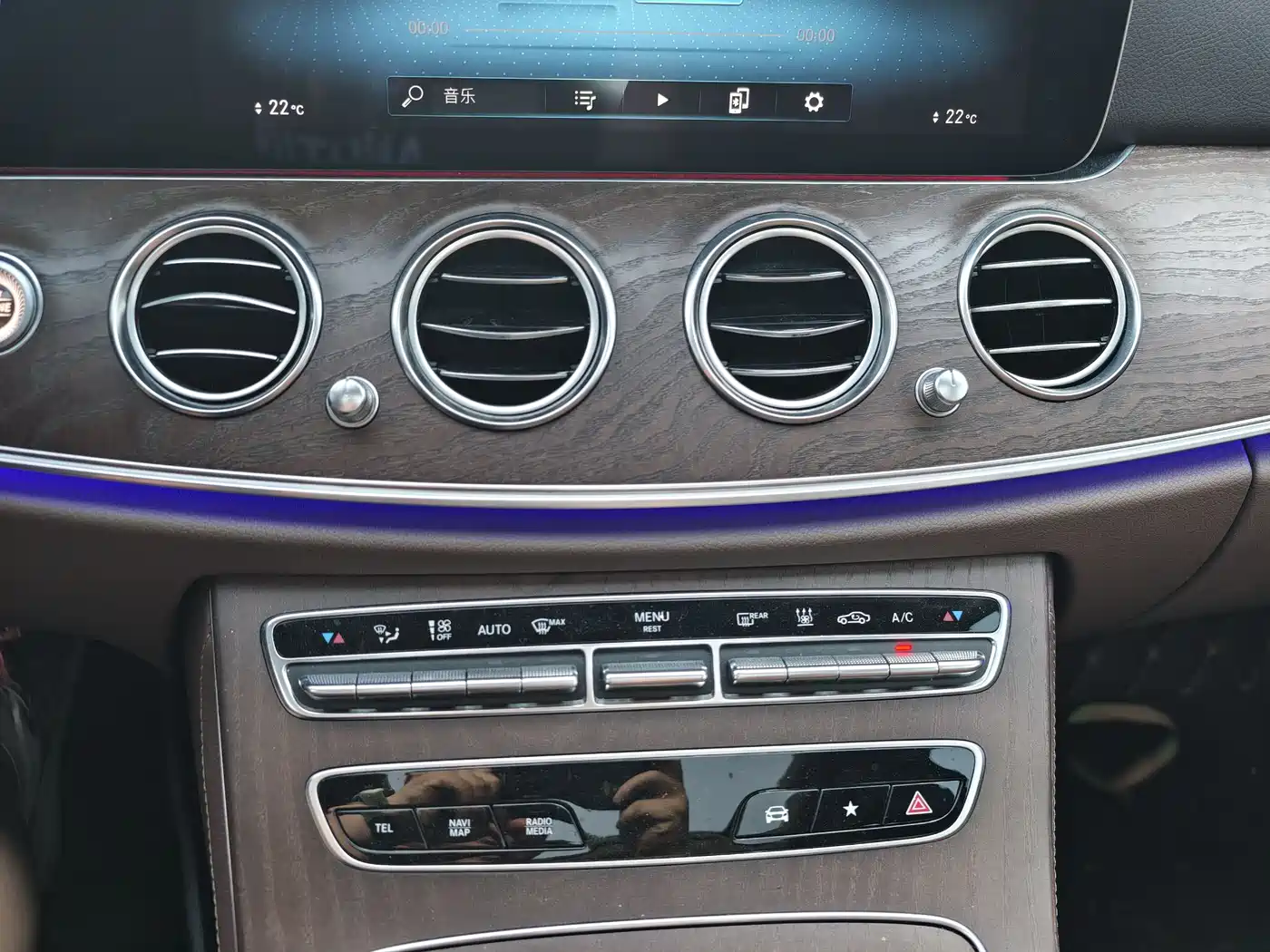 Mercedes-Benz E-Class New Energy 2022 Facelift E 350 e L Plug-in Hybrid Sedan фото 31