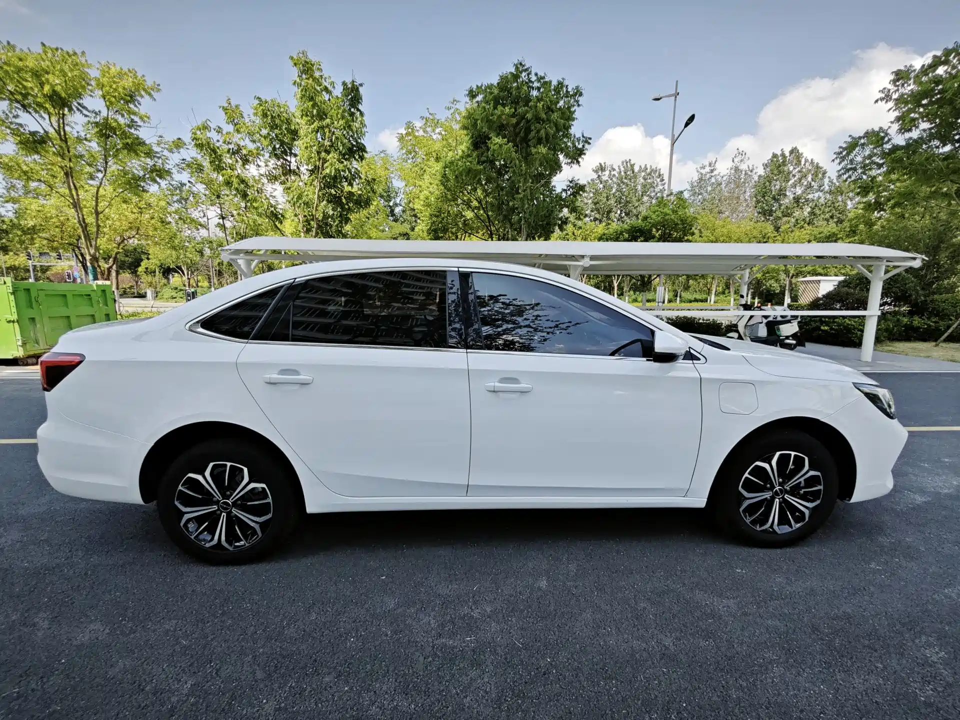 Фото 7 - Roewe i6 MAX EV