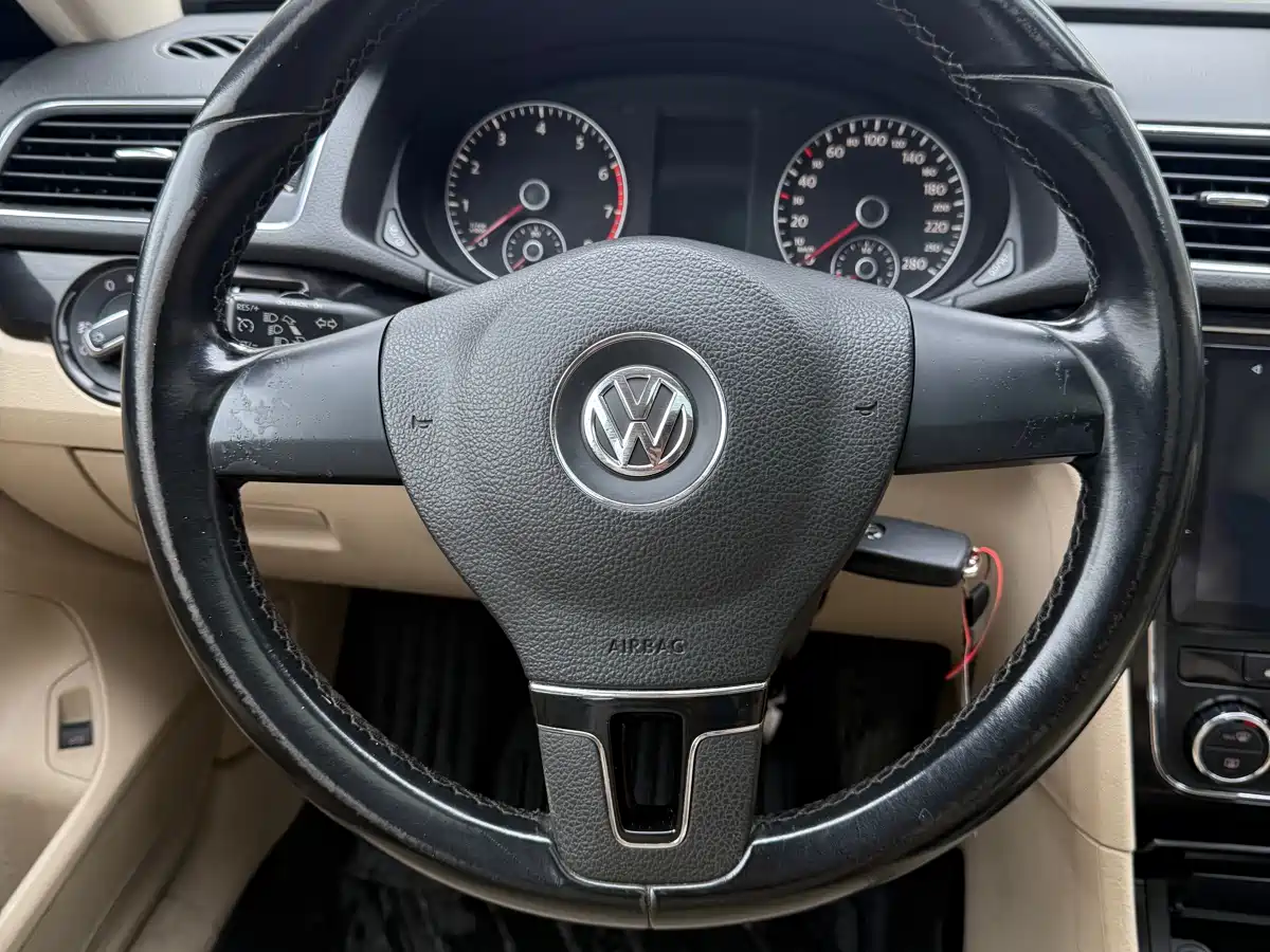 Volkswagen Passat 2014 2014 1.8TSI DSG Luxury Edition