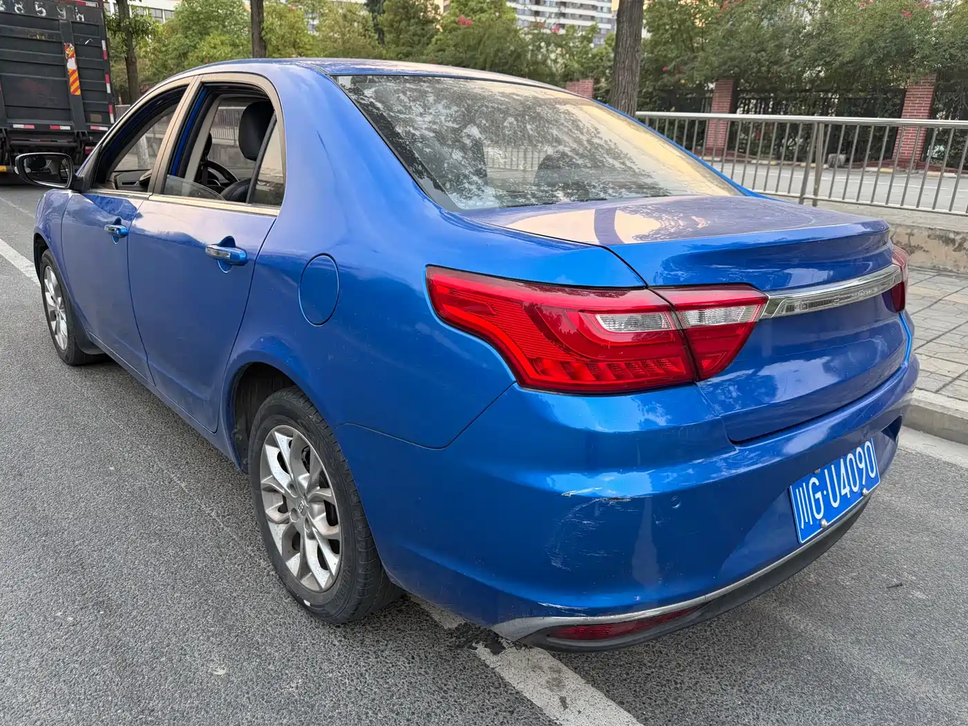 Фото 6 - Geely Vision
