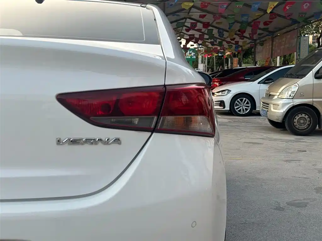 Hyundai Verna 2016 1.4L Automatic Cool Edition GLS фото 14