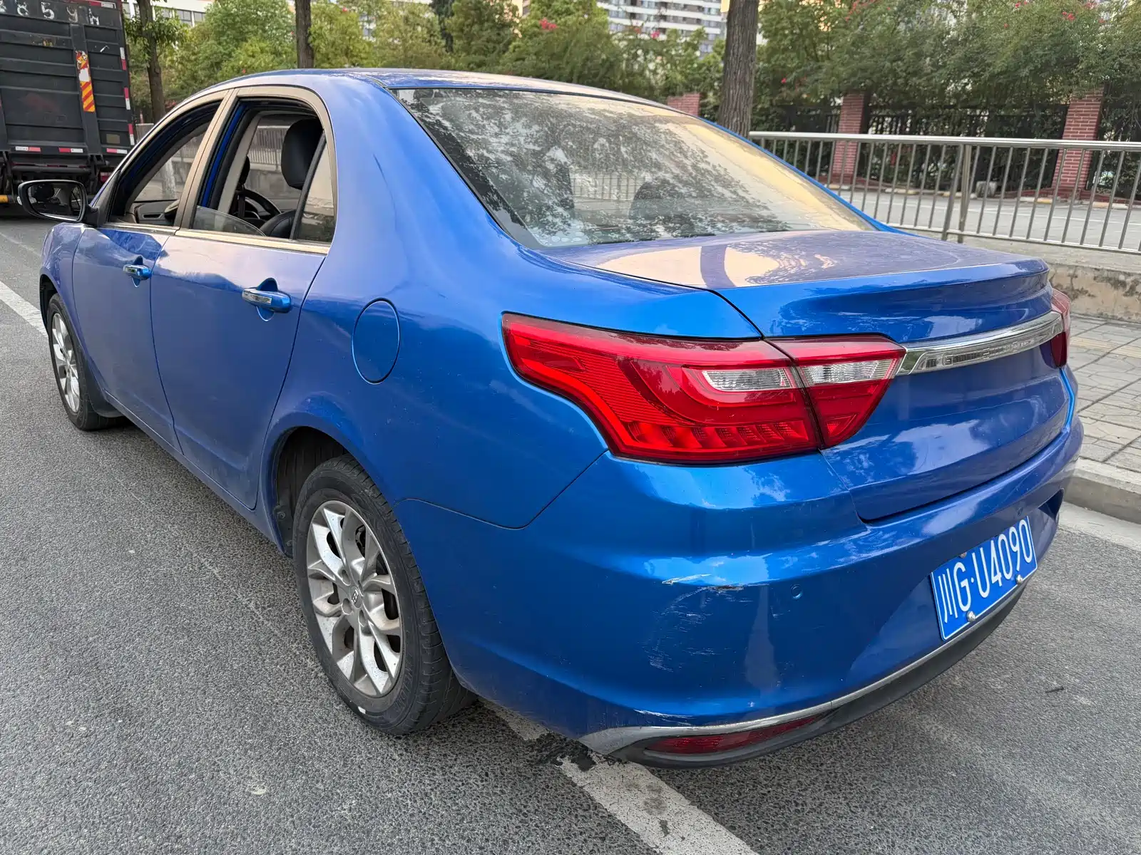 Фото 6 - Geely Vision