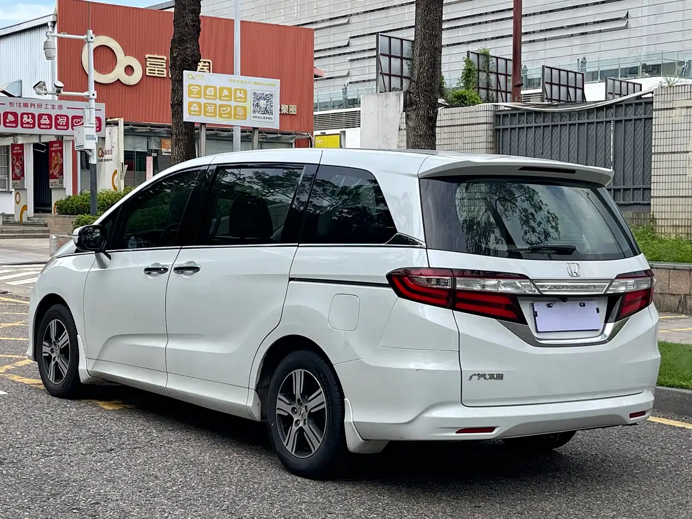 Фото 13 - Honda Odyssey