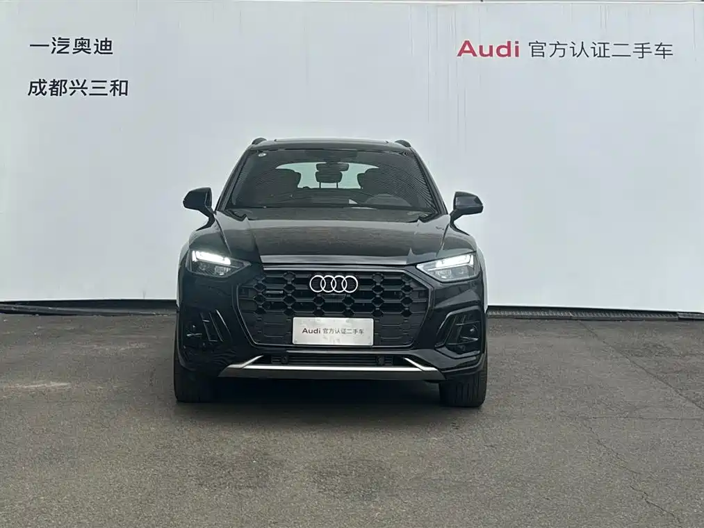 Audi Q5L 2025 45th Anniversary Edition 45 TFSI Luxury Sport фото 2