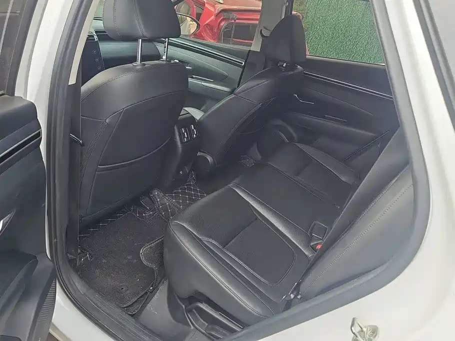 Photo 11 - Hyundai Tucson