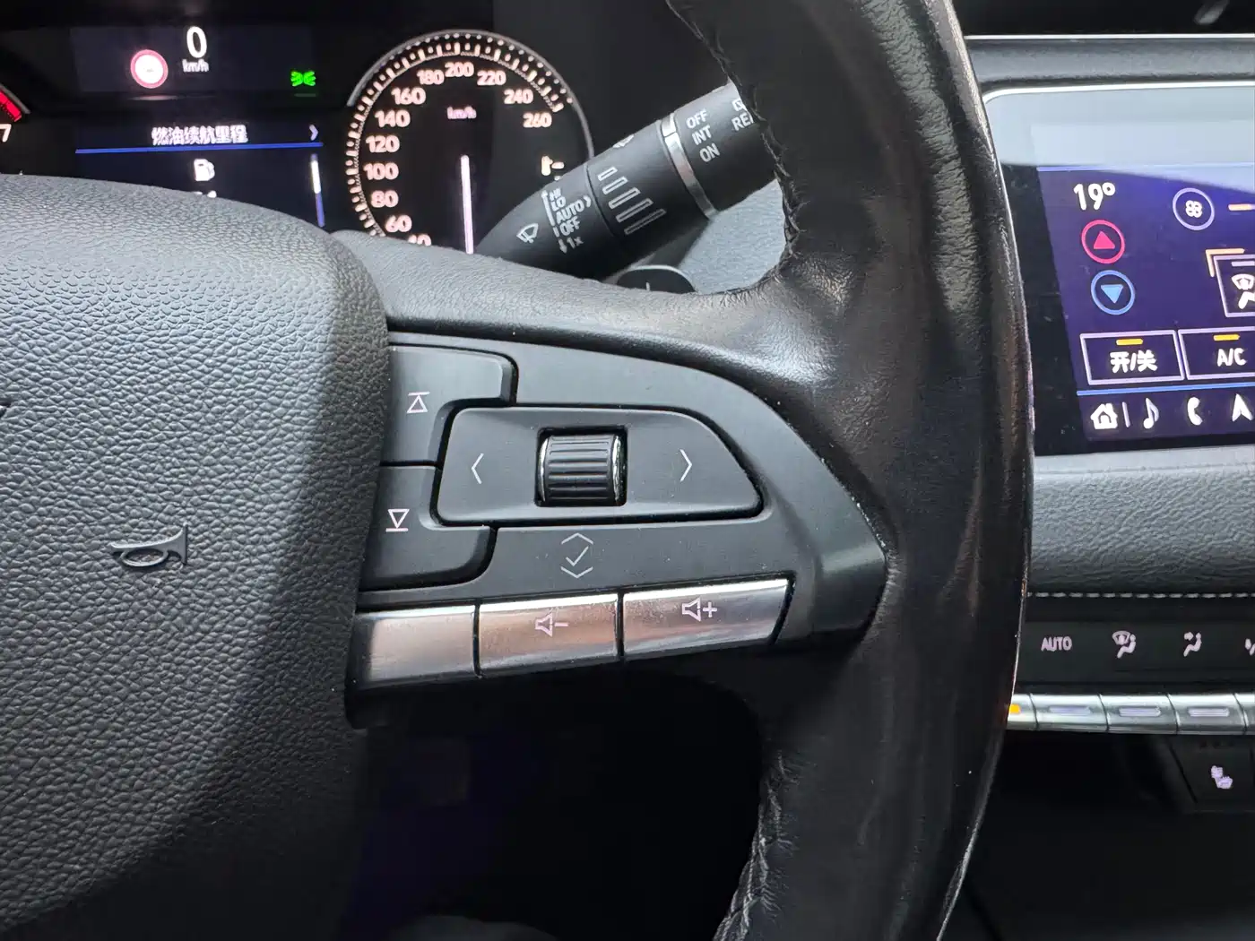 Cadillac XT4 2020 28T FWD Leading Trim фото 25