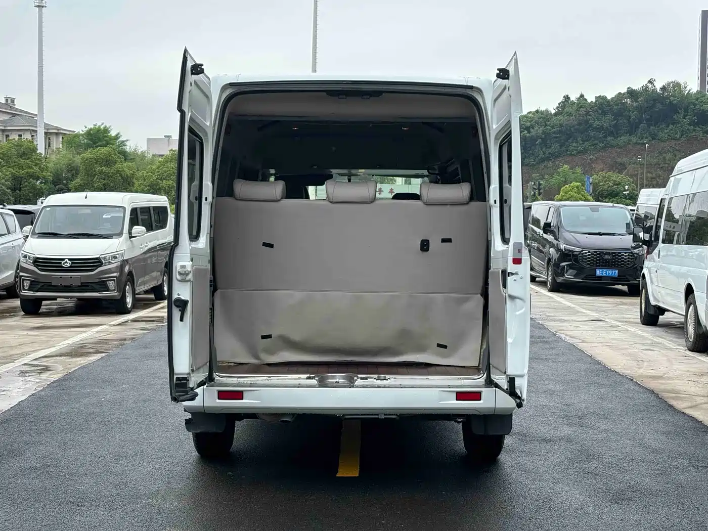 SAIC Maxus Xintu V80 2024 Model PRO Business 6MT Long Wheelbase Medium Roof 147Ps 9-seater Four-row Non-commercial фото 12