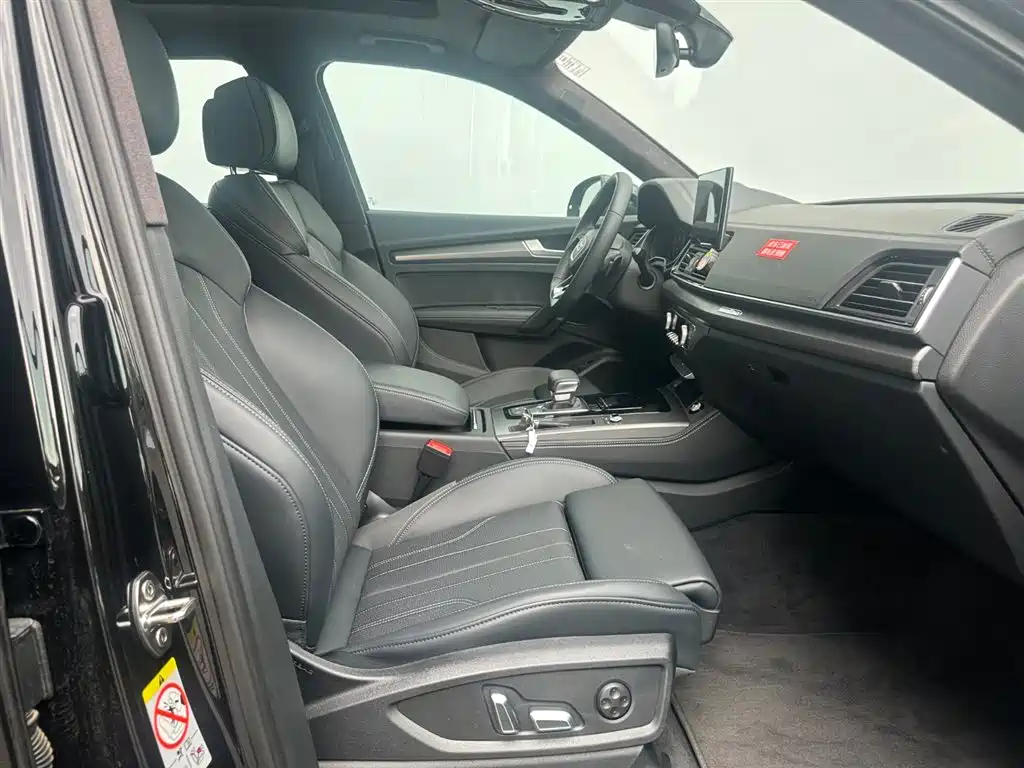 Audi Q5L 2025 45th Anniversary Edition 45 TFSI Luxury Sport фото 14