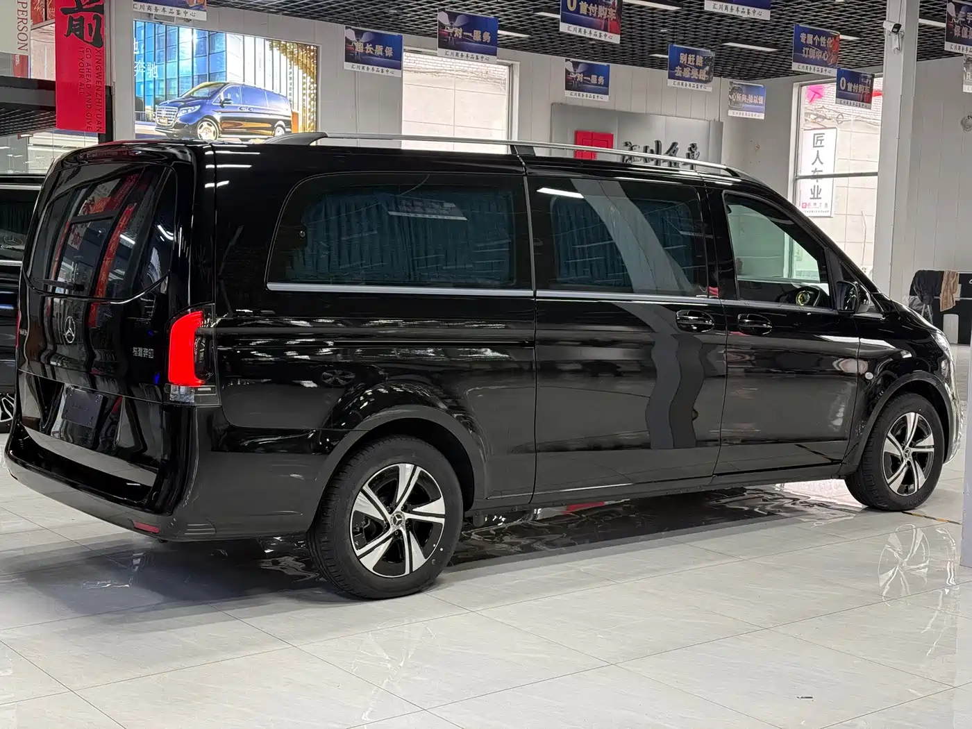 Mercedes-Benz Vito 2024 2.0T Elite Edition 7-Seater фото 14