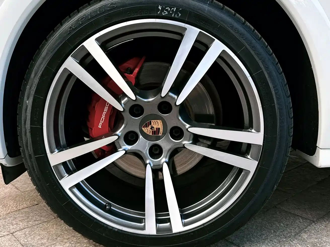 Porsche Cayenne 2012 Cayenne GTS 4.8L фото 7