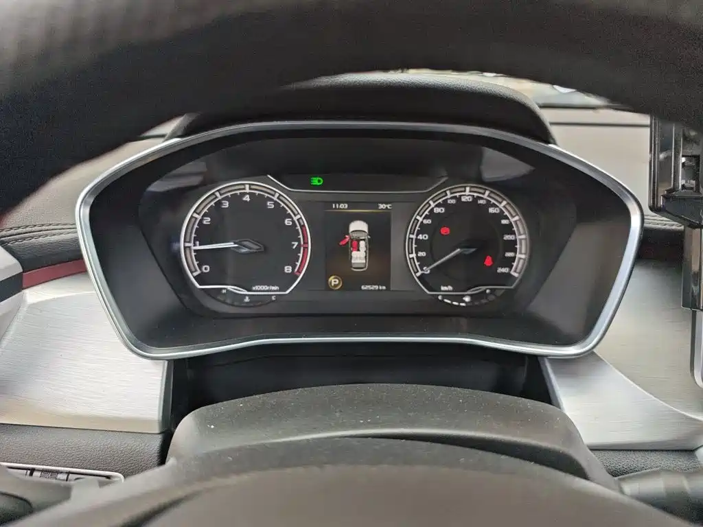 Фото 4 - Geely Coolray