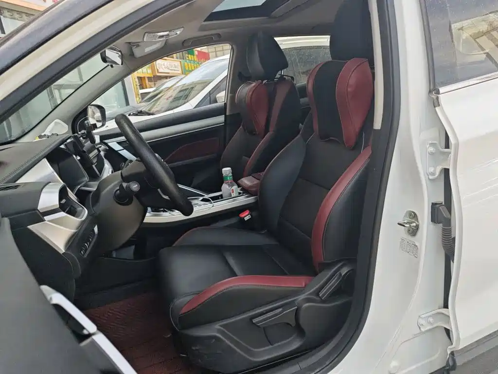 Фото 8 - Geely Coolray