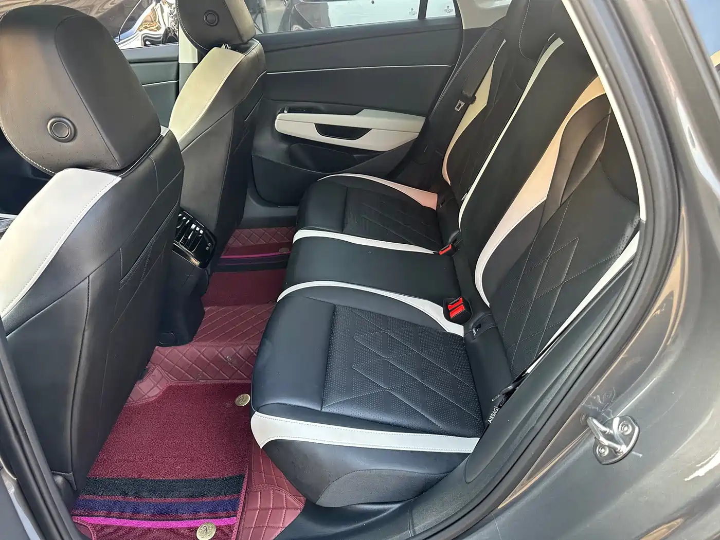 Volkswagen Sagitar 2025 300TSI DSG Mid-range Edition фото 6