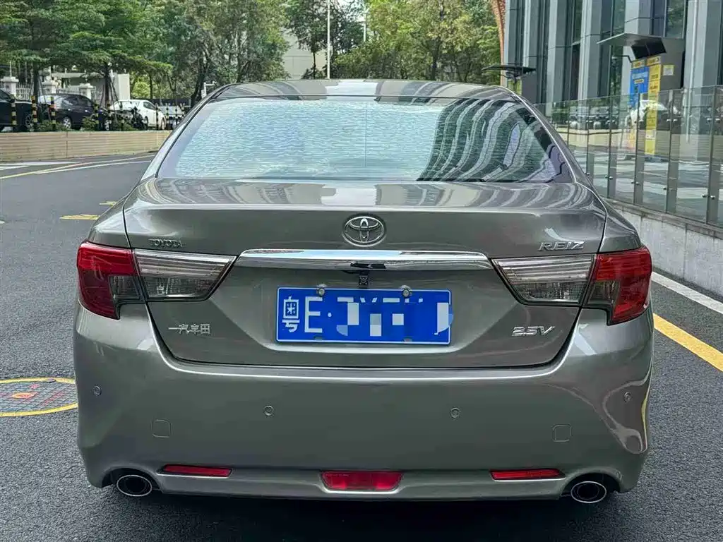 Toyota Reiz 2013 2.5V Elite Edition фото 5