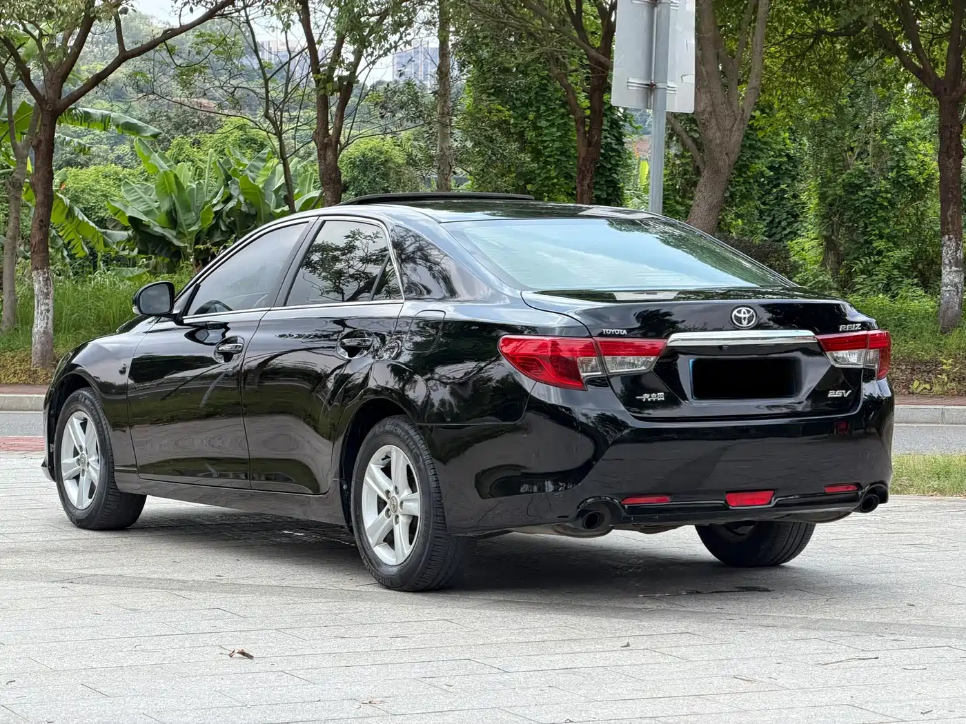 Toyota Reiz 2013 2.5V Elite Edition фото 4