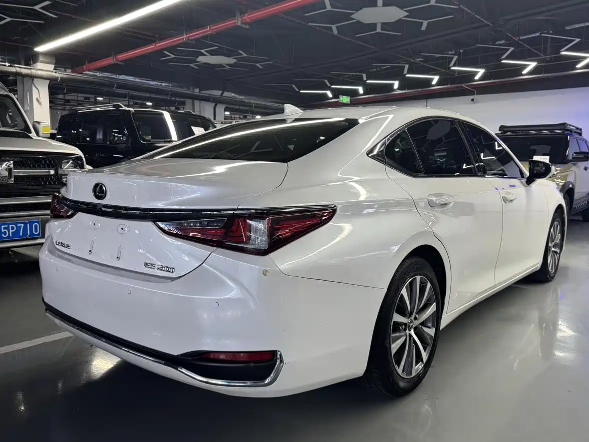 Lexus ES 2020 200 Excellence фото 13